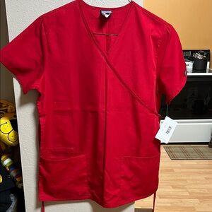 Cherokee Red Workwear Scrub Top sz M